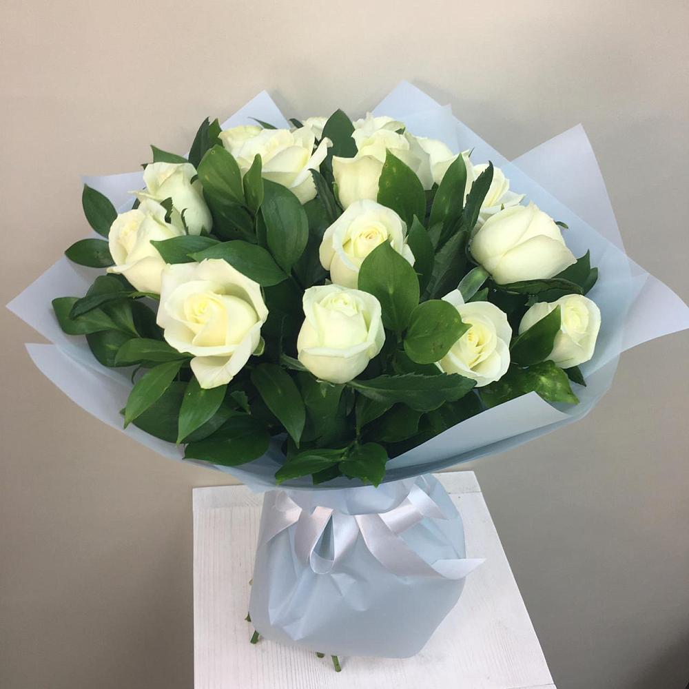 Букет 15 Белых роз Проуд в Кромы
