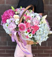 Композиция солнечный день в Кромы Цветочная композиция из Розы, Хризантемы, Пионы и Лизиантусы в корзине в Кромы