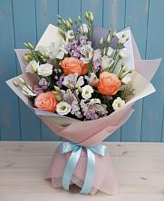 Букет цветов из:  Лизиантусы, Розы, Альстромерии и Гипсофила в Кромы