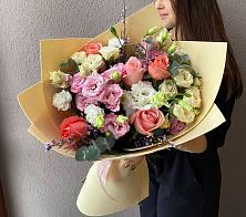 Букет цветов из:  Розы, Лизиантусы и Гвоздики #REPLACE_PRED# Кромы