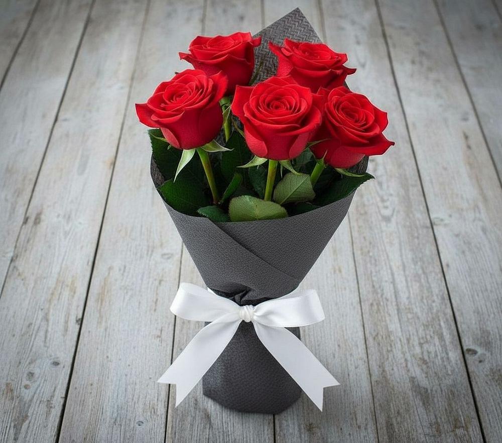 Букет 5 Красных роз Эдлесс Лав в Кромы