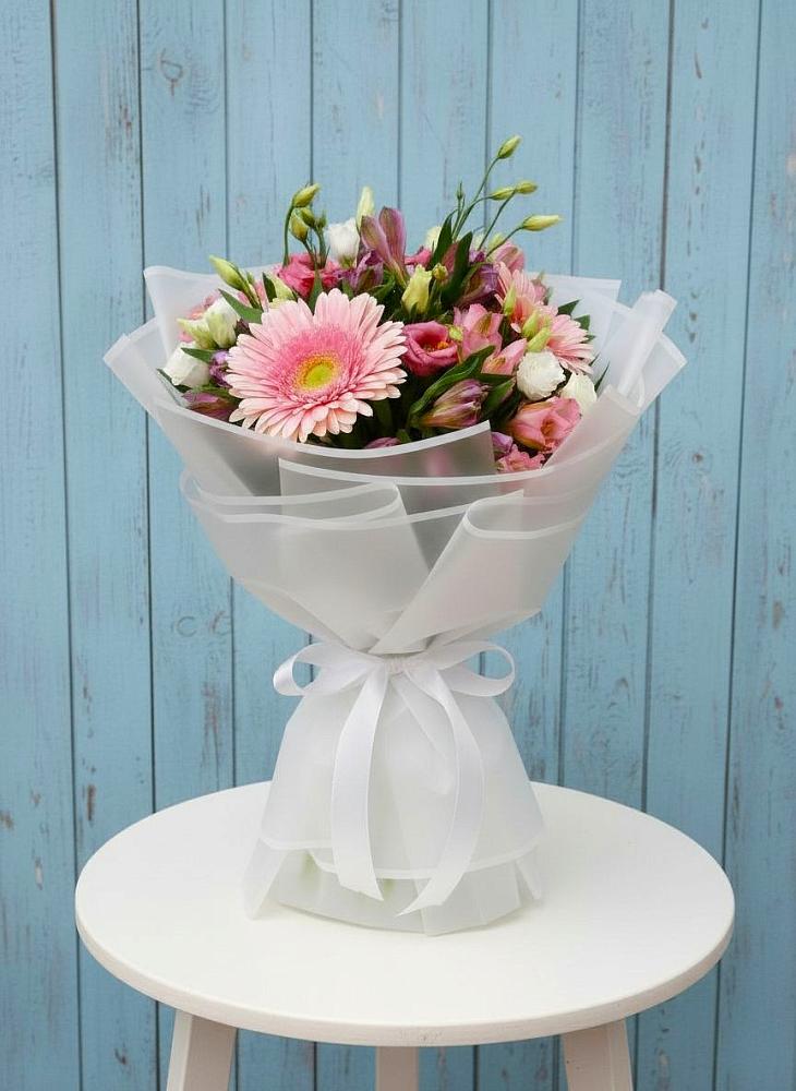 Букет цветов из: Герберы, Альстромерии и Лизиантусы в Кромы