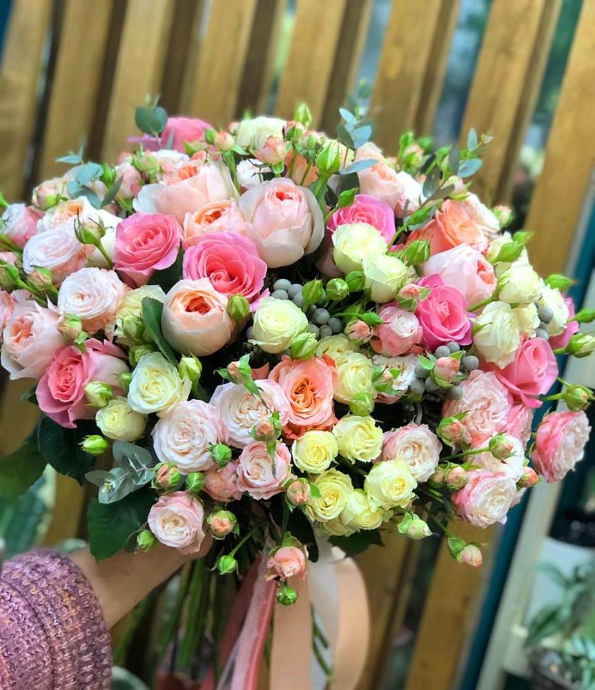 Букет цветов из: Розы в Кромы