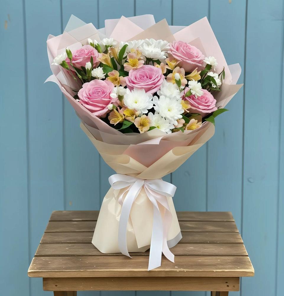 Букет цветов из: Гвоздики, Орхидеи и Розы в Кромы