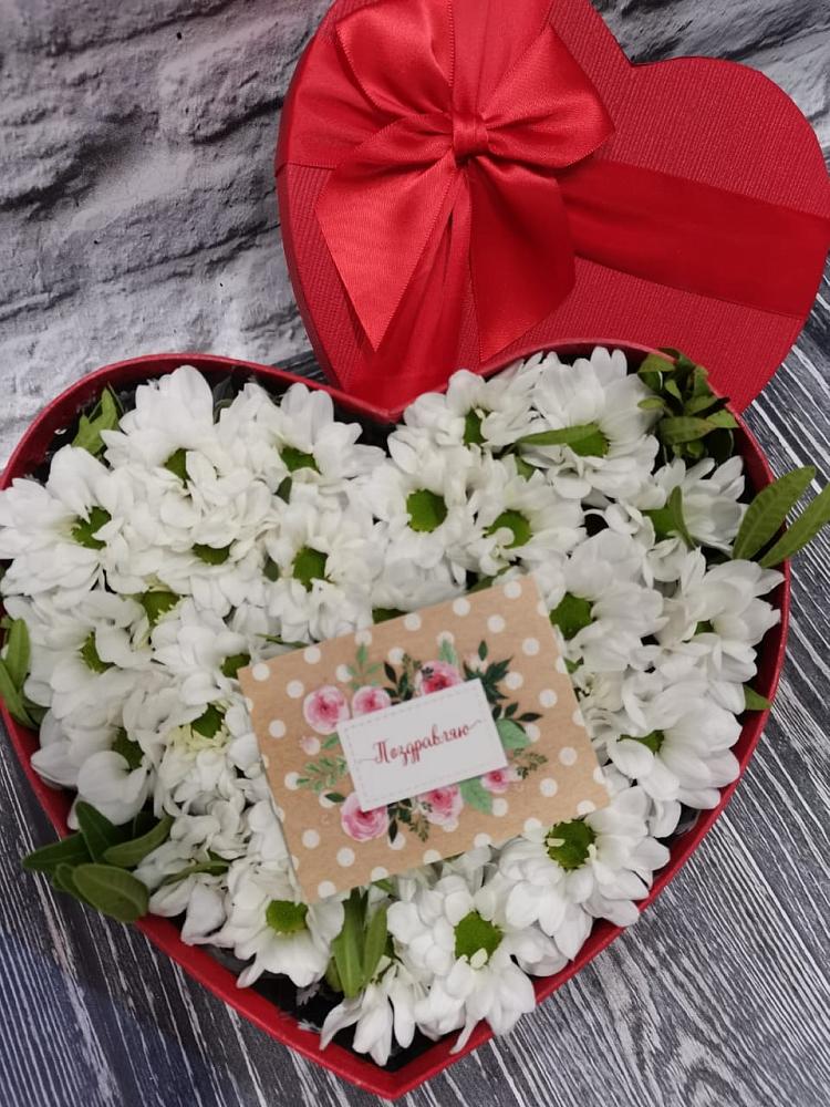 Цветочная композиция из Хризантемы в виде сердца в Кромы