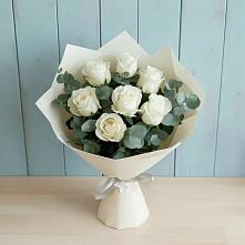 Букет Белые розы в Эвкалипте в Кромы