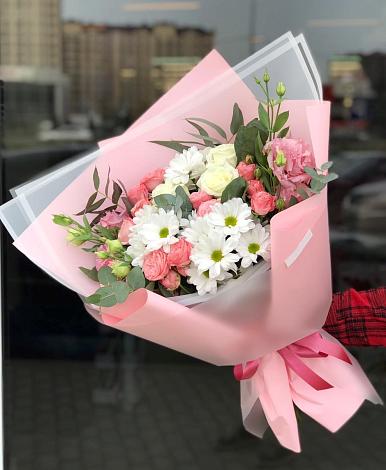 Букет цветов из: Розы, Лизиантусы и Хризантемы в Кромы