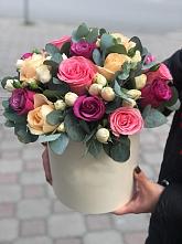 Цветочная композиция из Розы в шляпной коробке в Кромы